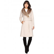 Пальто с меховым воротником Guess